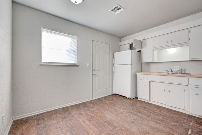 Building Photo - 1528 SE 49th Terrace