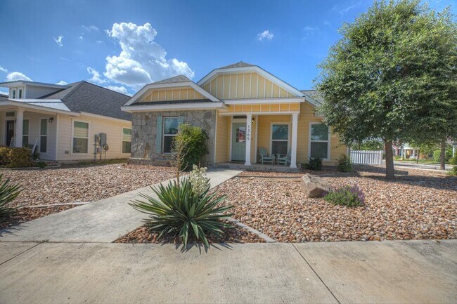 Building Photo - 1365 Hanz Dr