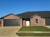 Building Photo - 102 Beechwood Ln