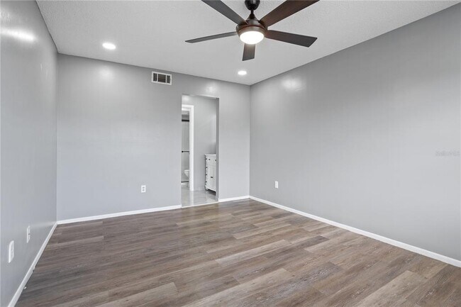 Building Photo - 6062 Willowpointe Cir