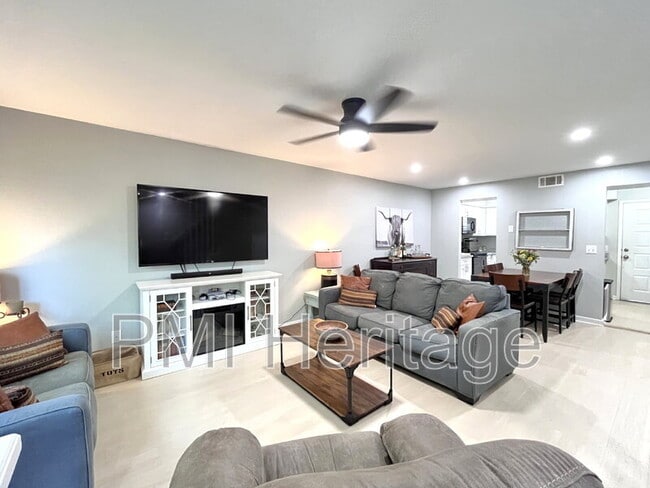 Building Photo - 1373 E Sequoyah Ct