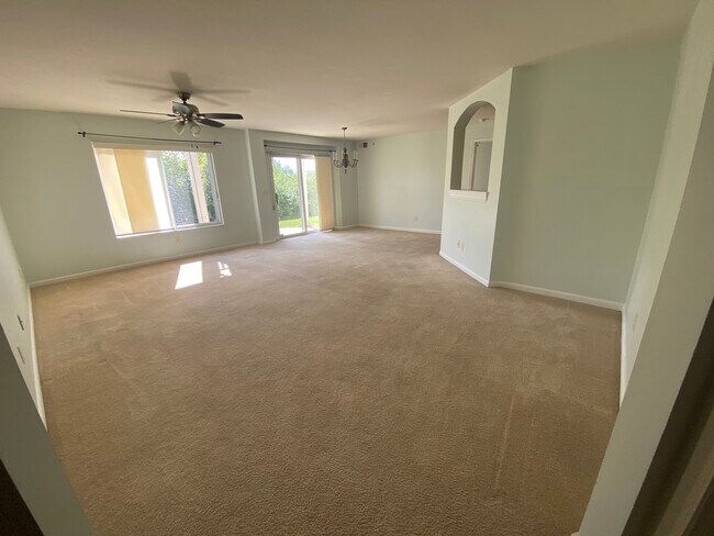 Building Photo - 313 Riverscape Ct