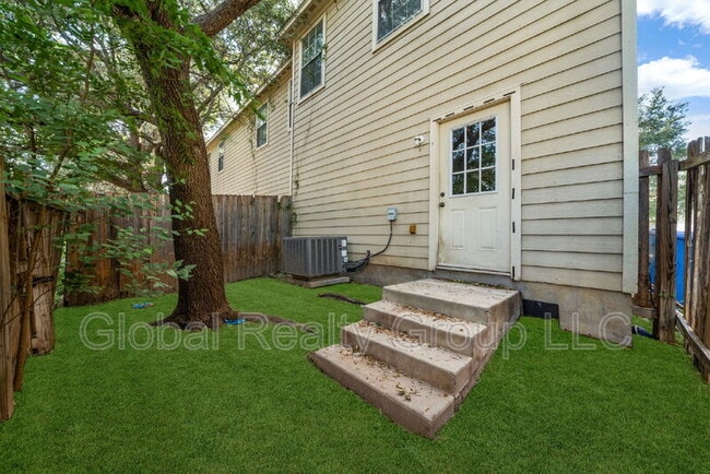 Building Photo - 7802 Kingsbury Way