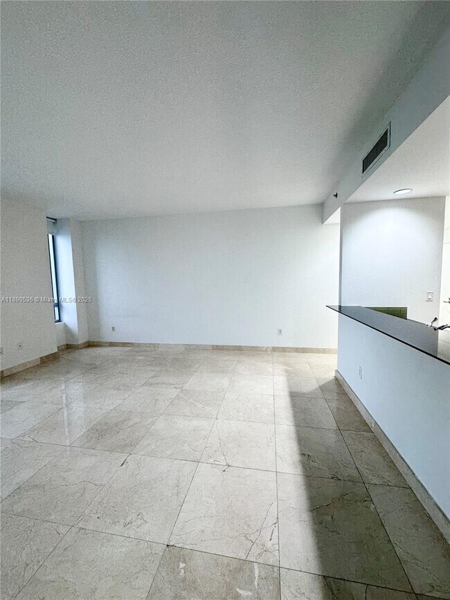 Building Photo - 1050 Brickell Ave