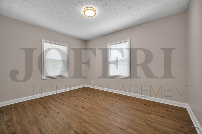 Building Photo - 868 Cordova Ave