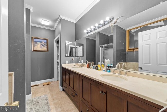 Building Photo - 42 Woodmont Dr