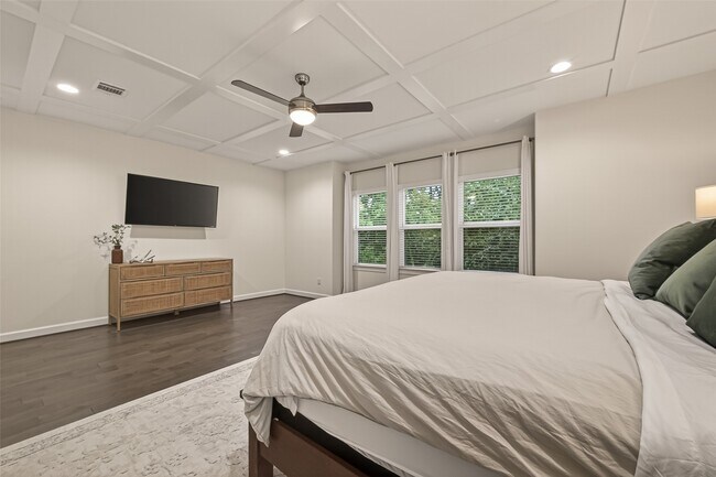 Building Photo - 1027 Gross St