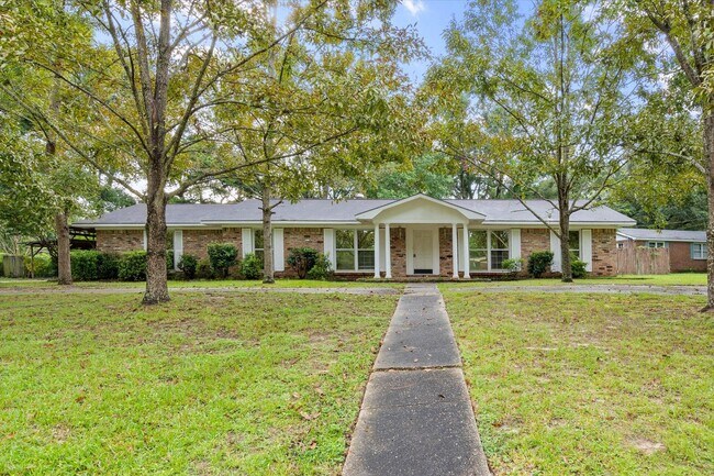 Primary Photo - GREAT LOCATION AND MOVE IN READY