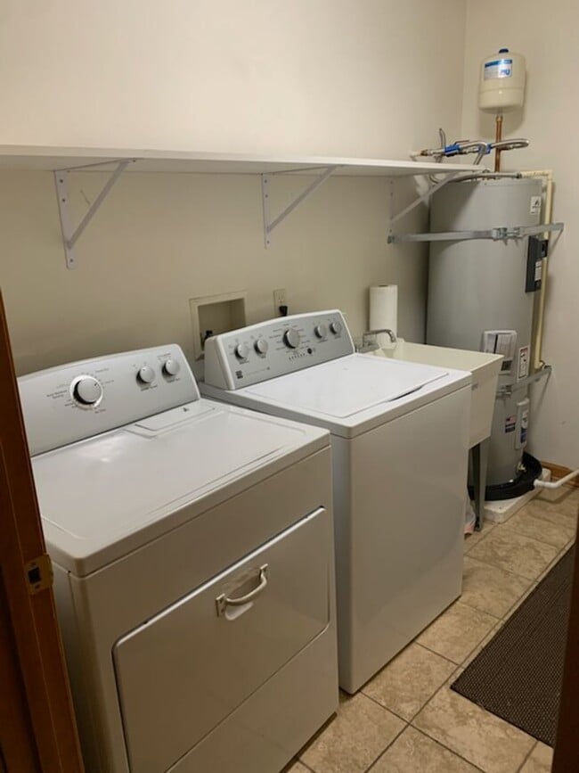 Building Photo - 1238 W 12th St