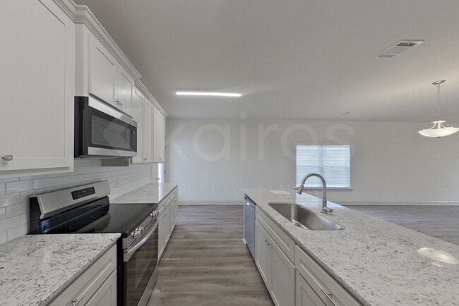 Building Photo - 17623 Carlisle Ave