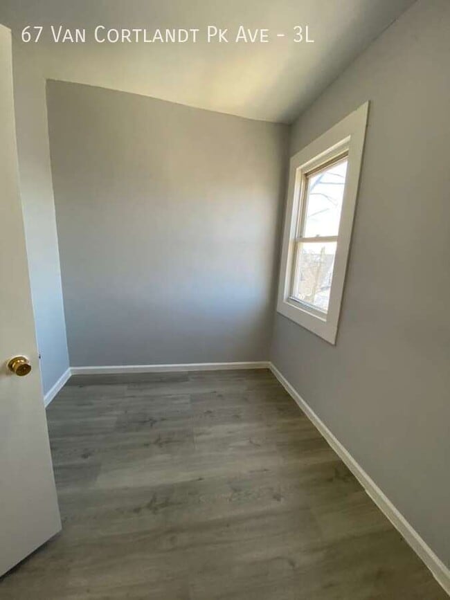 Building Photo - 67 Van Cortlandt Park Ave