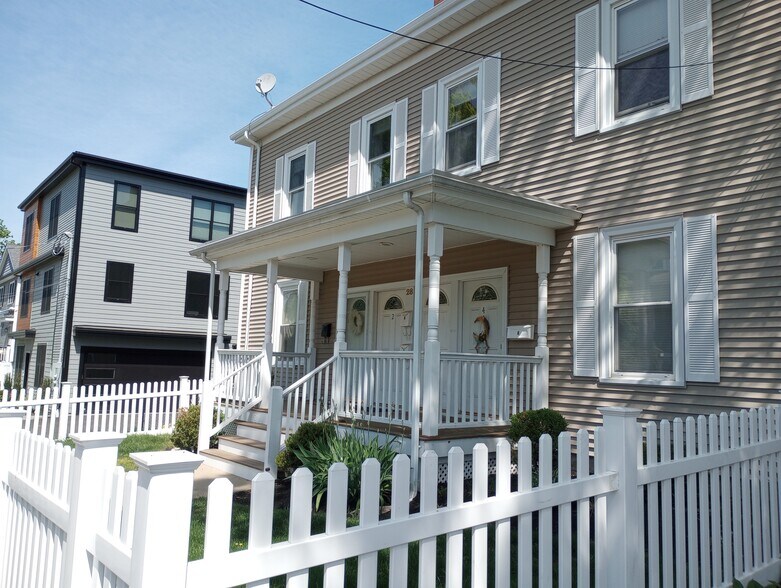 Building Photo - 28 Robbins St