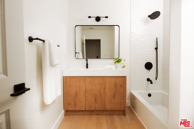 Building Photo - 15701 Ludlow St