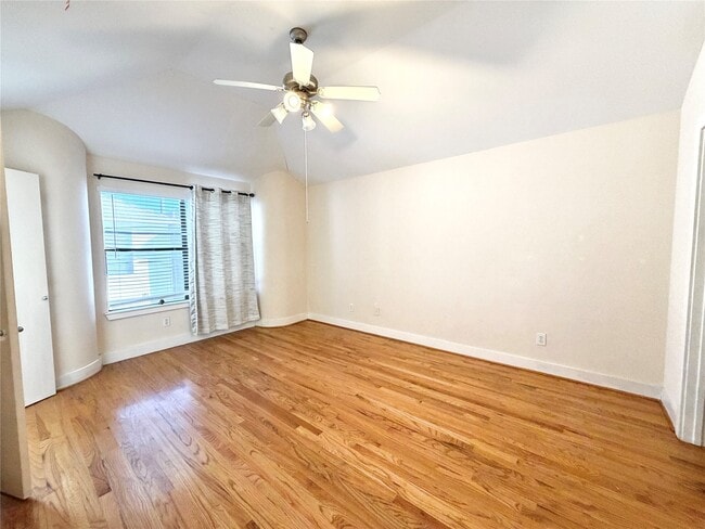 Building Photo - 8638 Meadowcroft Dr