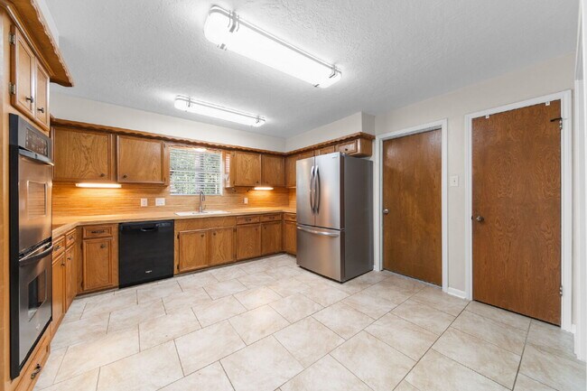 Building Photo - Experience the Golf Course Lifestyle in Panorama Village Enjoy the best of community living in th...