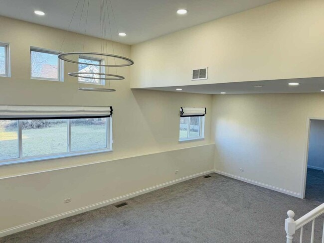 Building Photo - 425 Claire Ave