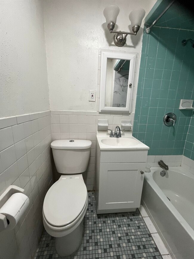 Building Photo - 256 Liberty Ave