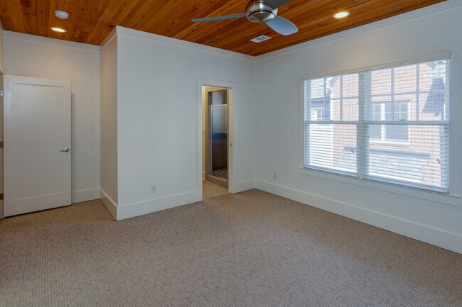 Building Photo - 3186 Parthenon Ave