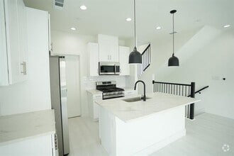 Building Photo - 7207 Mohawk Dr