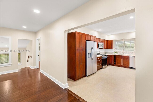 Building Photo - 140 Santander Ave