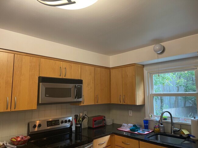 Kitchen - 4 Westview Ave