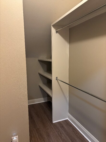 Building Photo - 828 Meadow Bend Dr