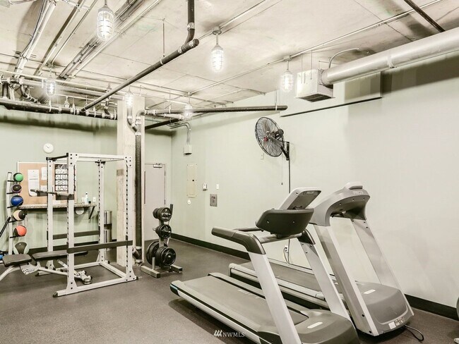 Building Photo - 2 bed/1bath Belltown full waterfront view ...