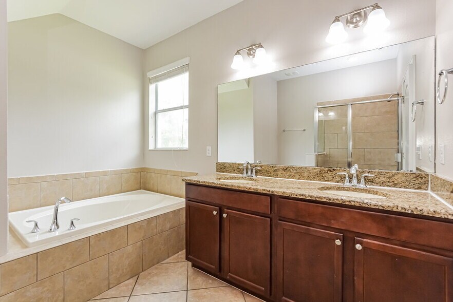 Building Photo - 6800 Habitat Dr