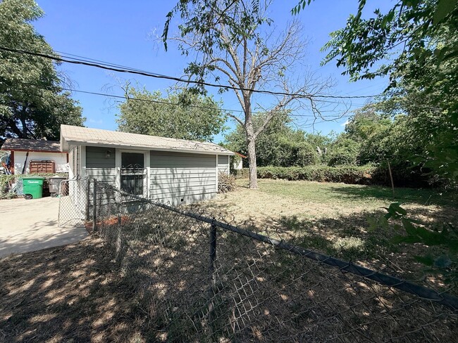 Building Photo - 203 Hot Wells Blvd