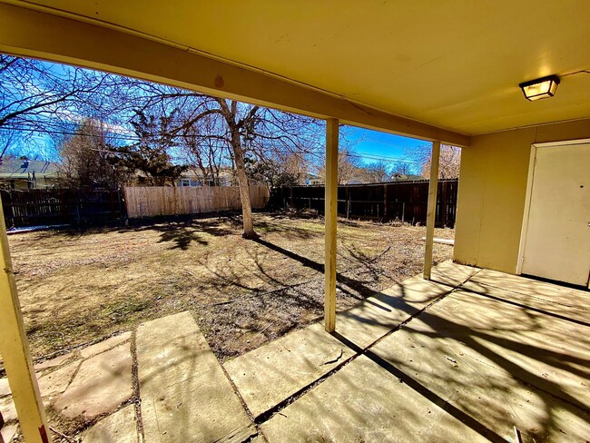 Building Photo - Charming Ranch in Jewell Heights with a hu...