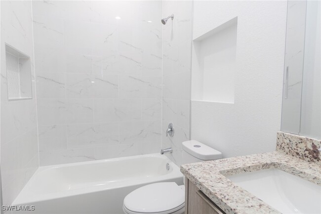 Building Photo - 3015 S Balsam Cir
