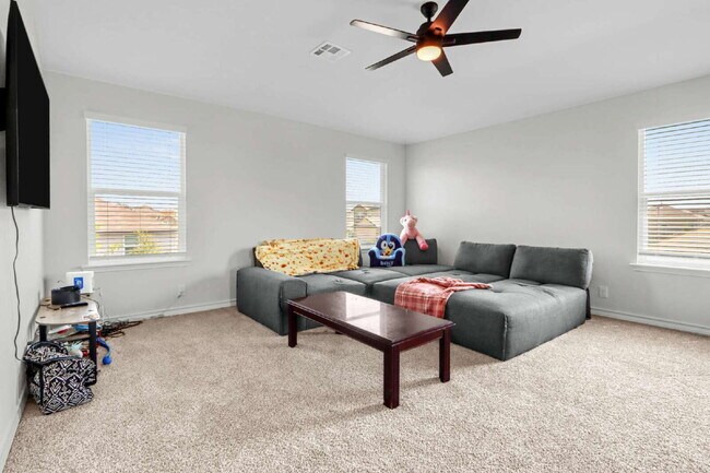 Building Photo - "Spacious 5-Bedroom Home with 3.5 Full Bat...
