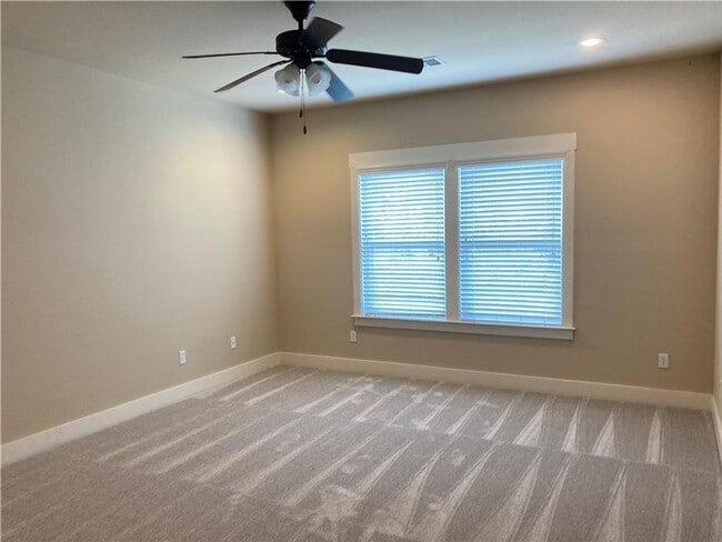 Building Photo - Spacious unit at Sunset Ridge Condos in Tw...