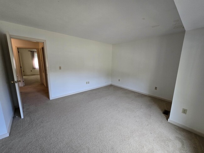 Building Photo - 43 Thornhill Rd
