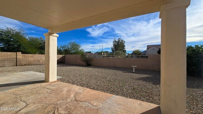 Building Photo - 2119 W Tracy Ln