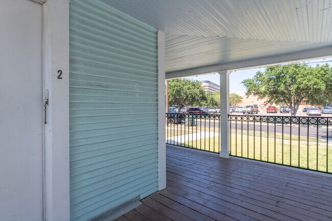 Building Photo - 1525 5th St