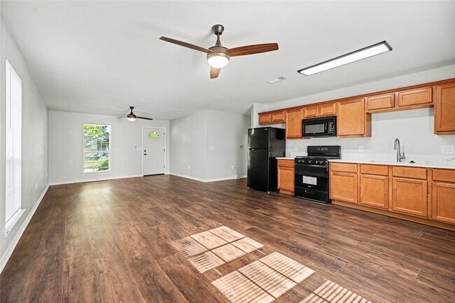 Building Photo - 326 S Bell Dr