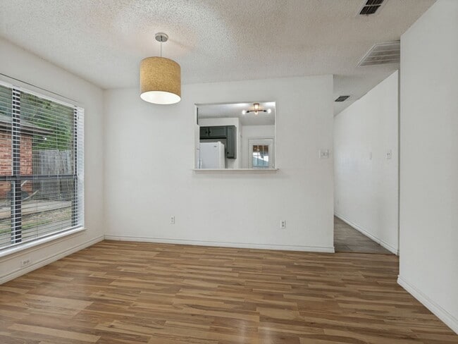 Building Photo - 3006 Post Oak Dr