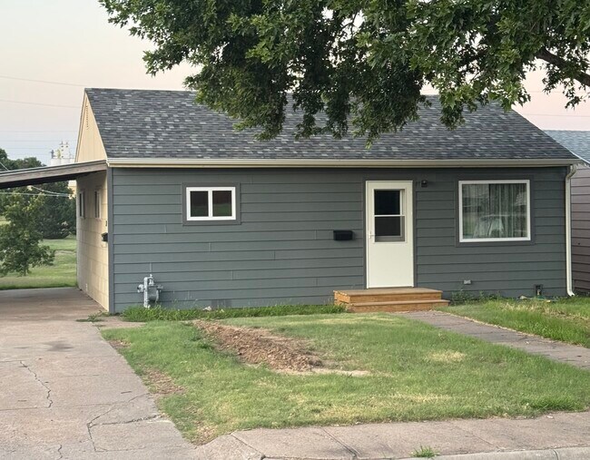 Primary Photo - 321 Chase Ave