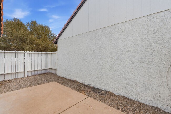 Building Photo - 14837 N 25th Dr