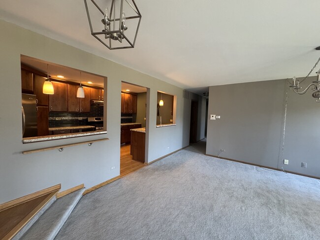 Building Photo - 1871 Fox Run Dr