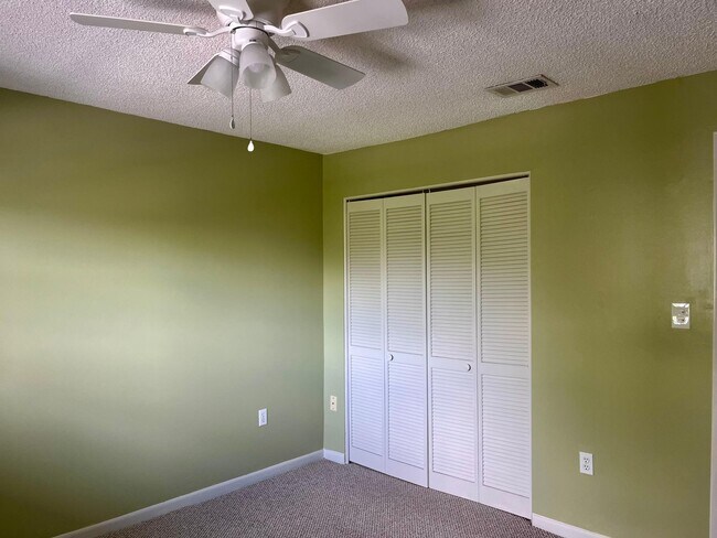 Building Photo - 6850 US-1