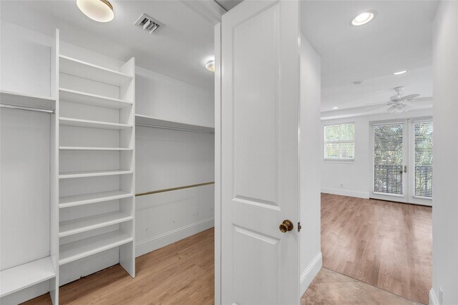 Building Photo - 416 SW 11th St