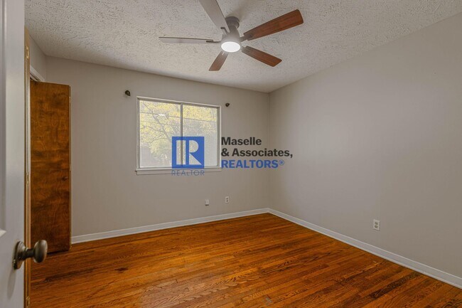 Building Photo - 3 Bed/2 Bath Home In Huntington Park