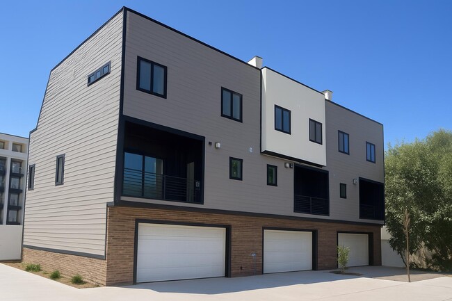 Building Photo - 4338 S Main St