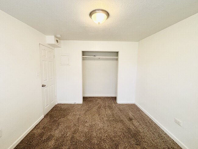 Building Photo - 13413 Minuteman Dr