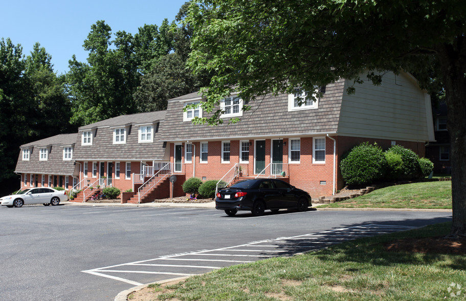 Primary Photo - Mason Manor Apartments