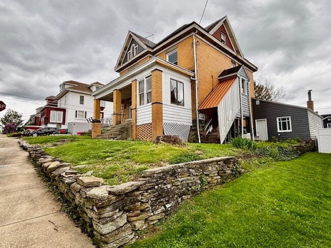 Building Photo - 732 8th St
