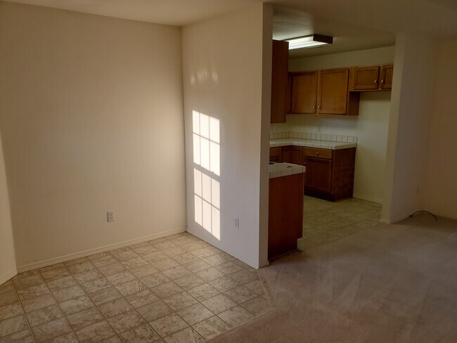 Building Photo - 512 Watson St