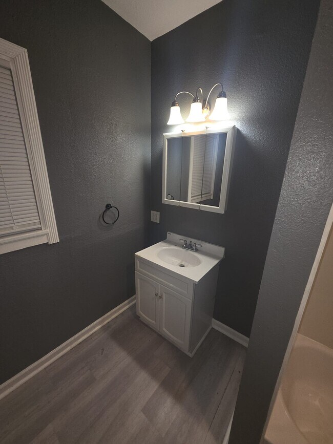 Building Photo - 3917 Homewood Ave